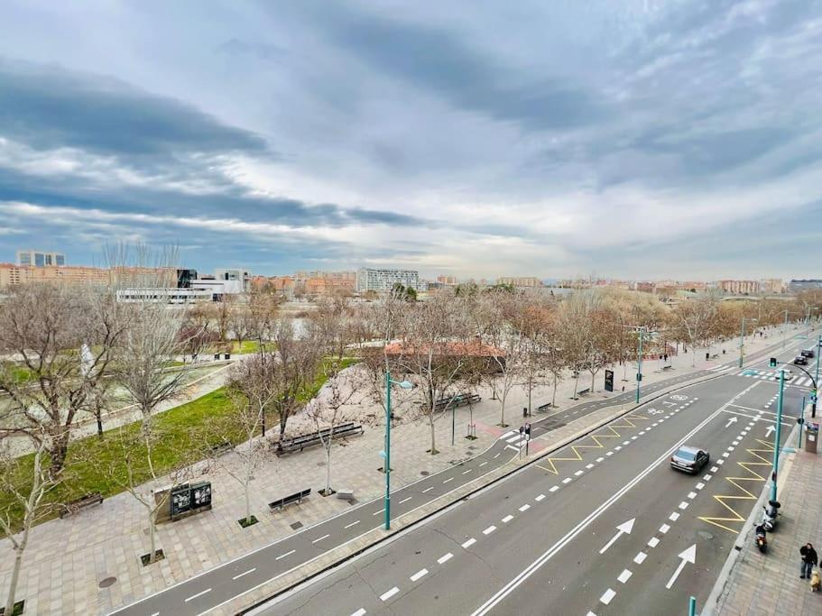 A Orillas Del Pilar Con Parking 萨拉戈萨 外观 照片
