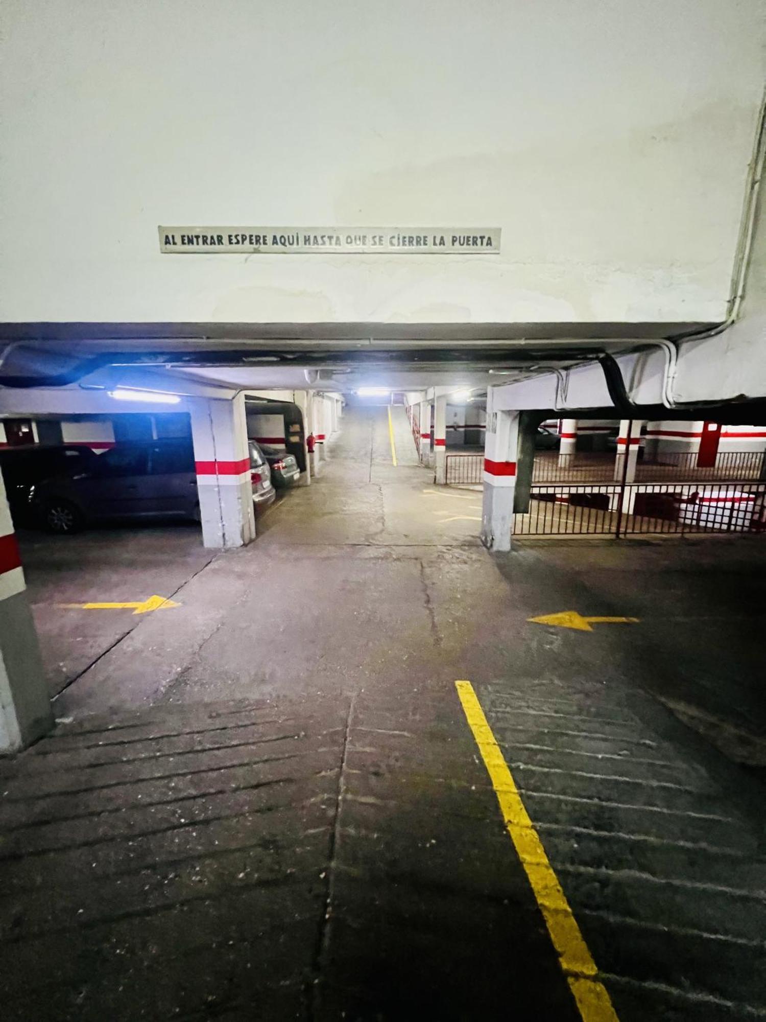 A Orillas Del Pilar Con Parking 萨拉戈萨 外观 照片
