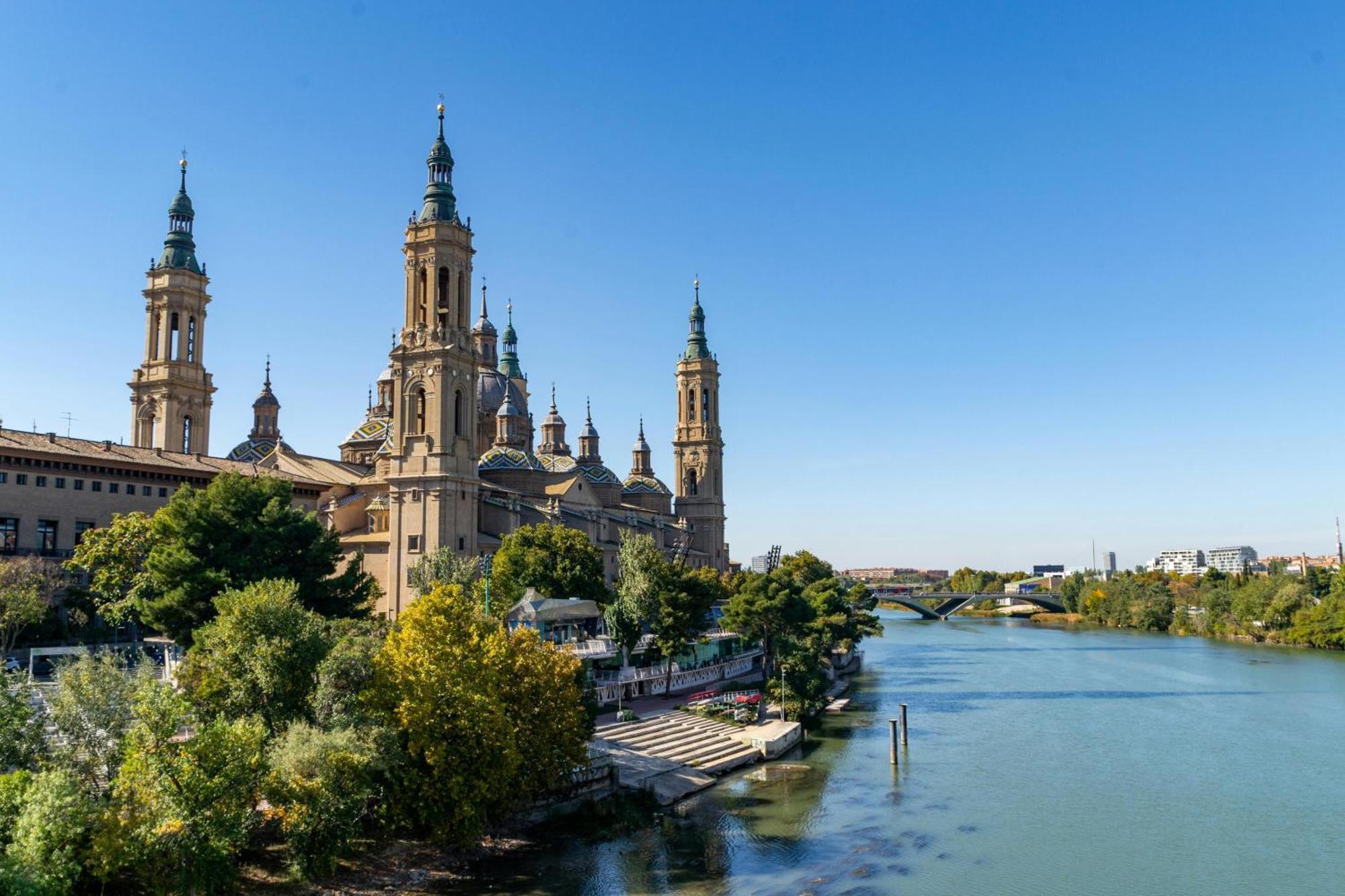 A Orillas Del Pilar Con Parking 萨拉戈萨 外观 照片