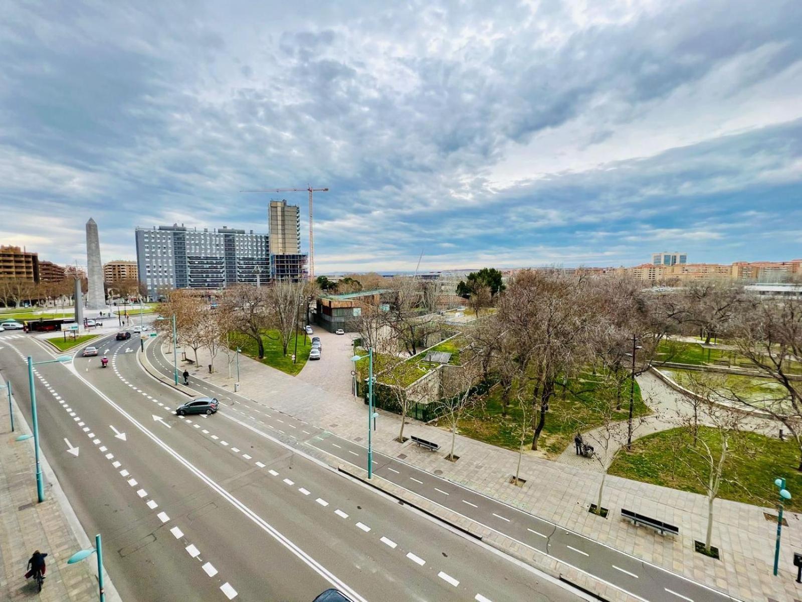 A Orillas Del Pilar Con Parking 萨拉戈萨 外观 照片