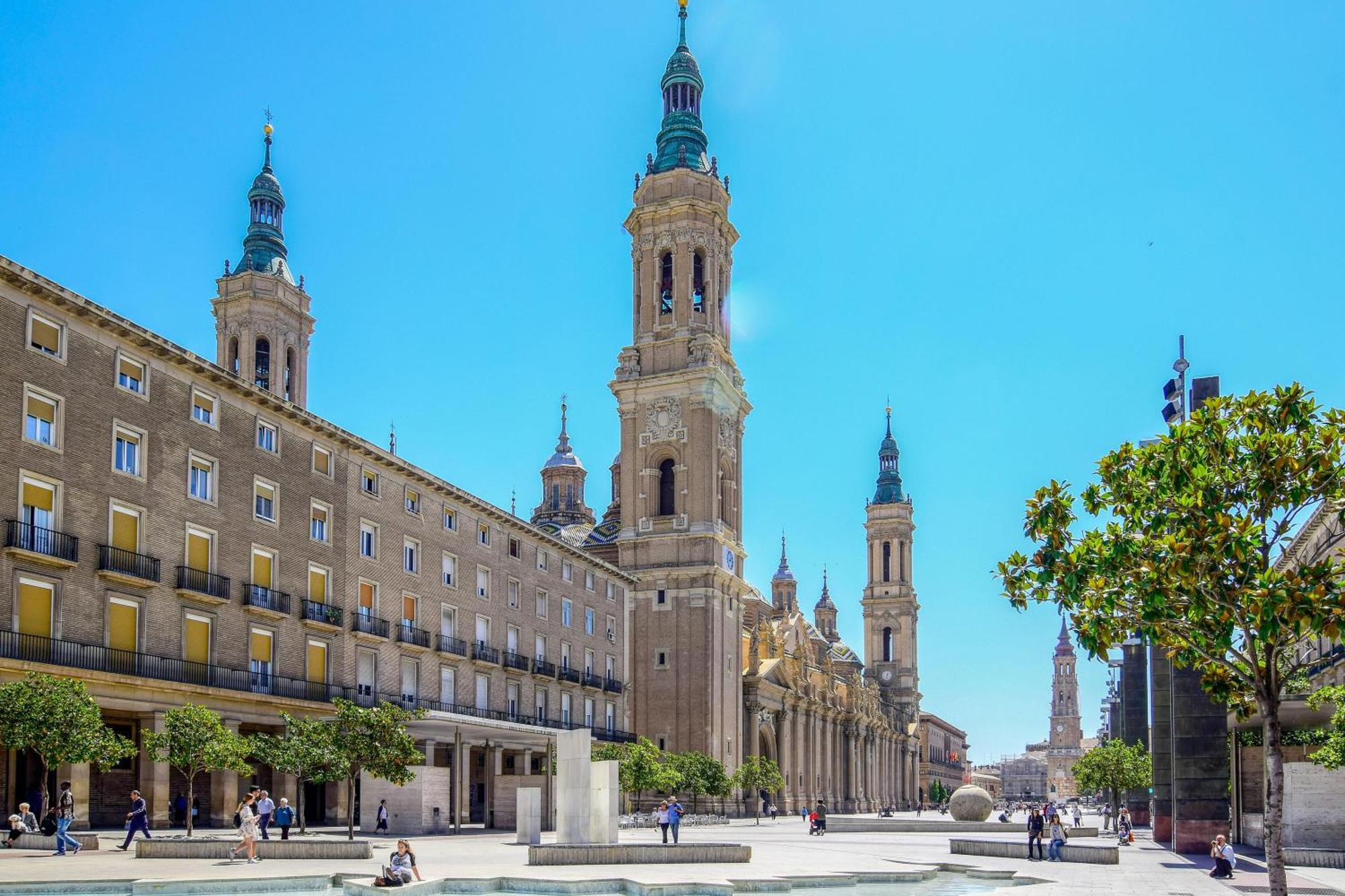 A Orillas Del Pilar Con Parking 萨拉戈萨 外观 照片